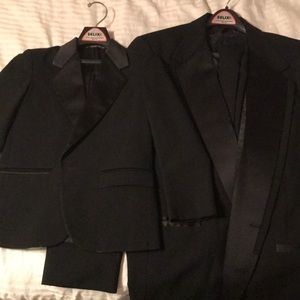 Various sized Oscar de la Renta Suit